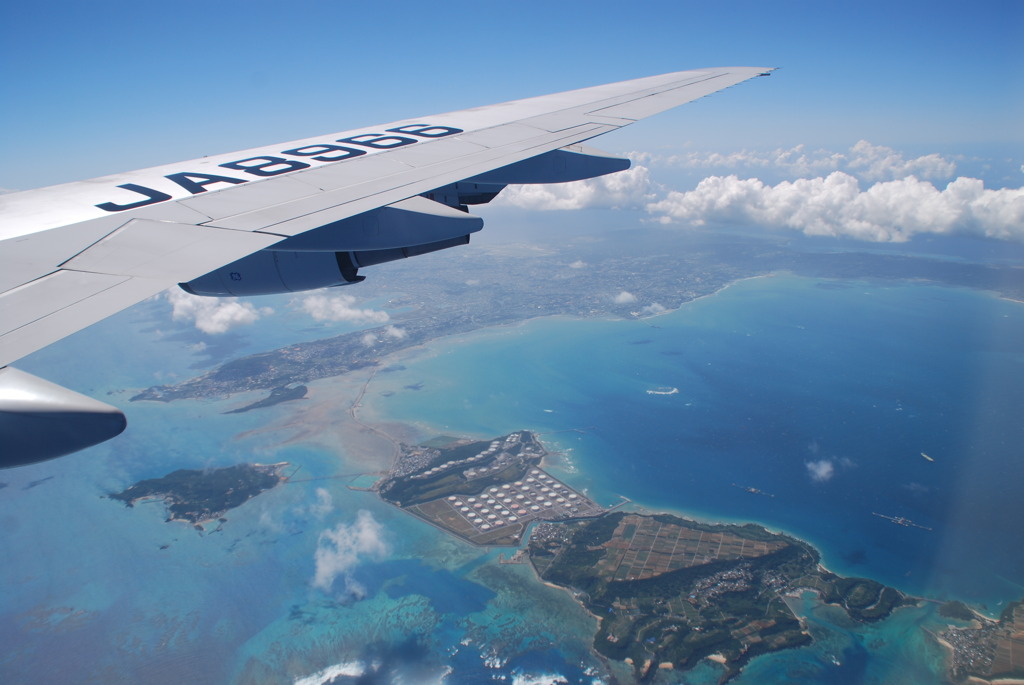 上空から見た青い海