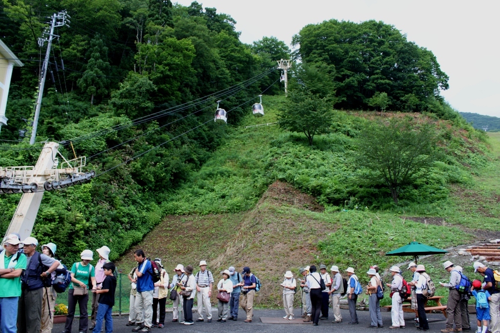 IMG_0315-ゴンドラリフト乗車待ちハイカー