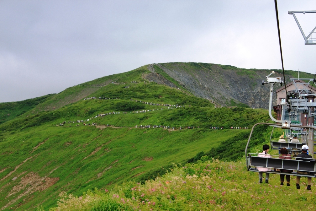 IMG_0342-アルペンリフトよりハイカーを望む