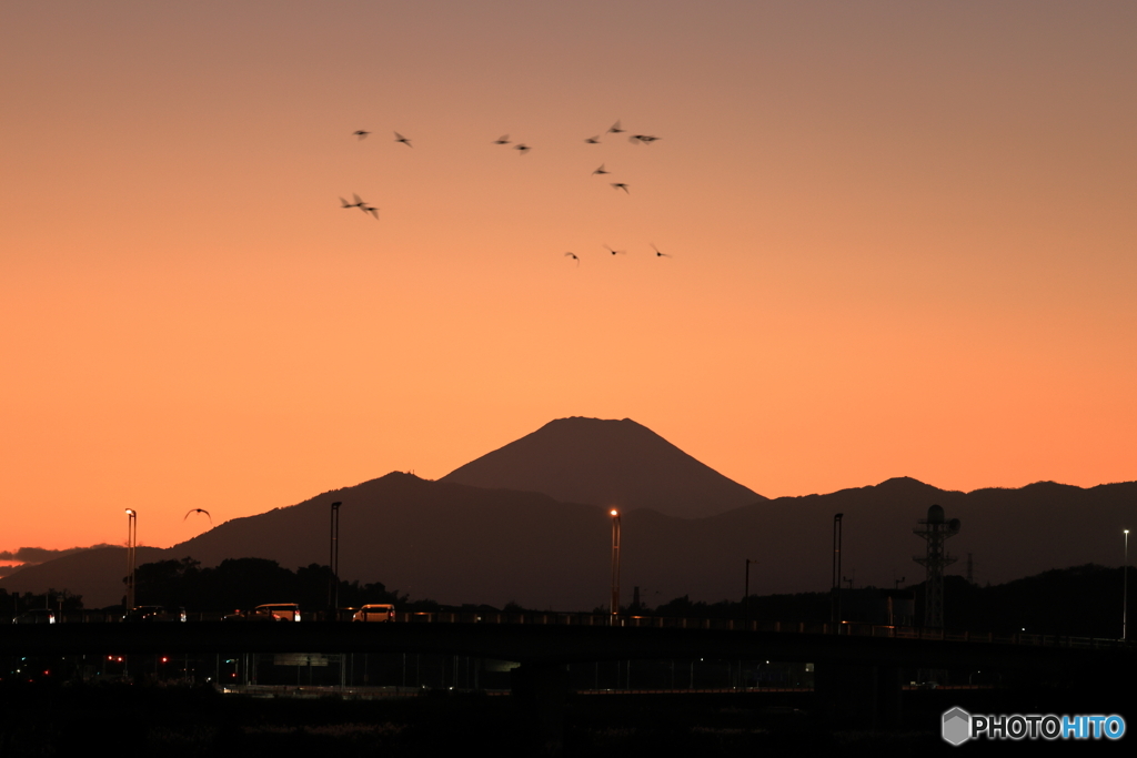 夕焼けに富士山