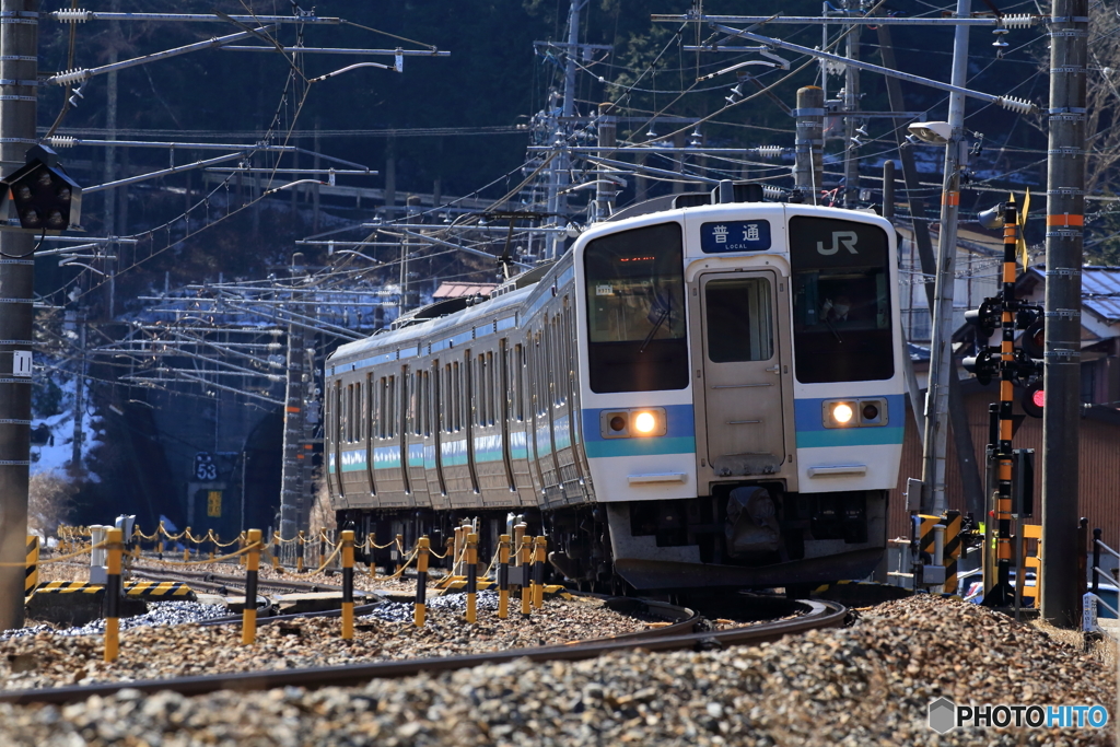 奈良井駅付近での電車