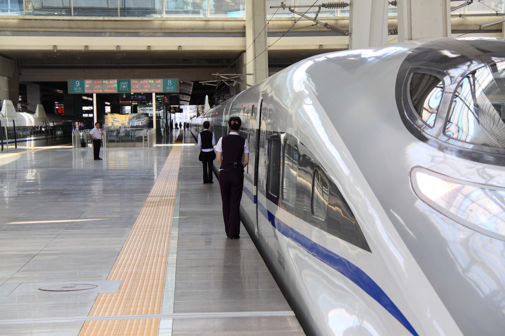 北京駅で発車を待つ高鉄