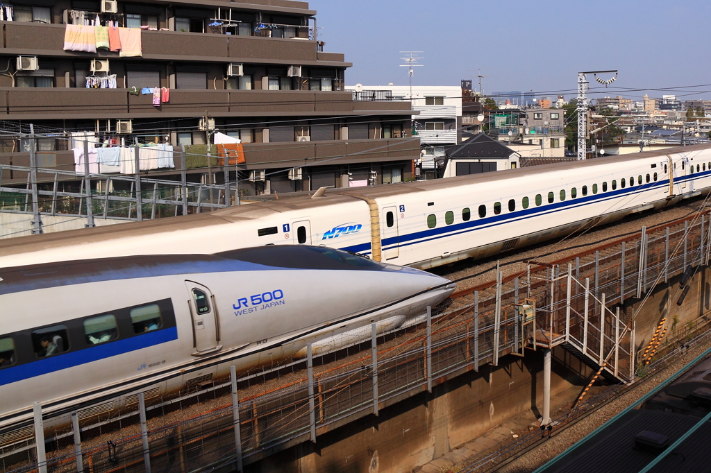500系と700系のすれ違い