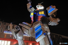 夜のガンダム