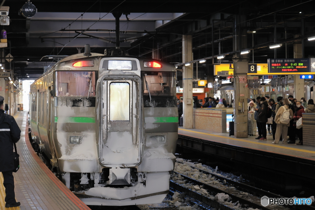 雪をまとった電車