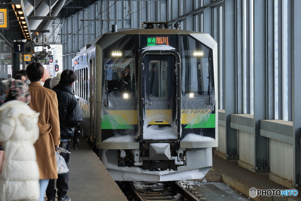 電車ホーム入線