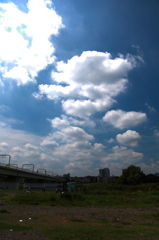 夏の想い出＿河原と空
