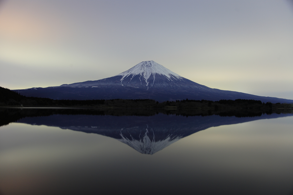鏡の如し