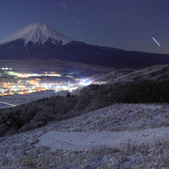 未明の雪中富士