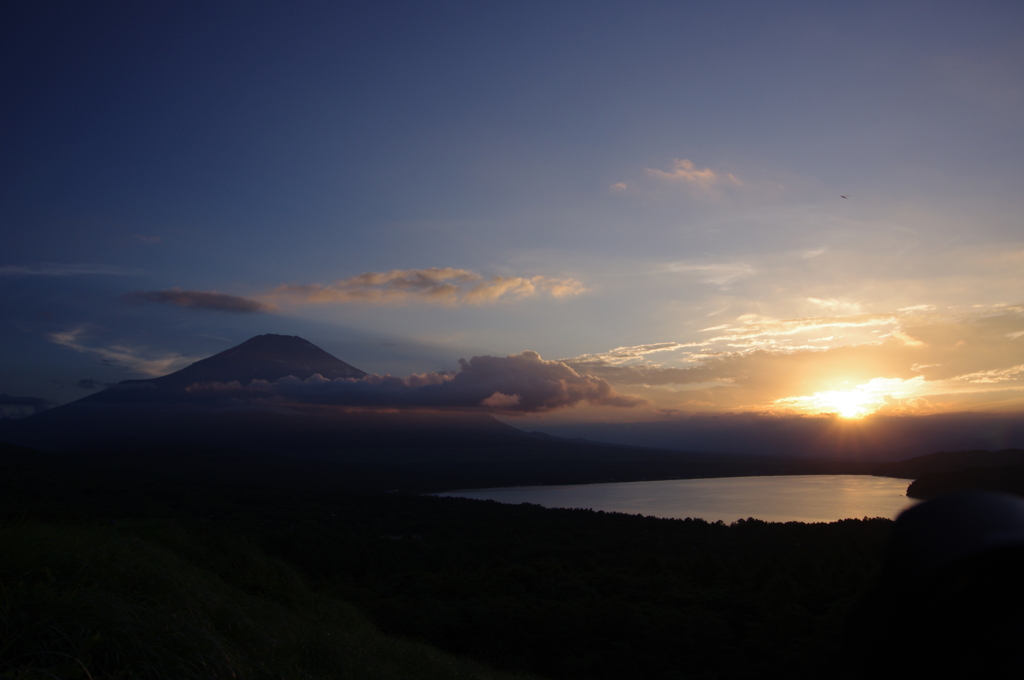 遠き山に日は落ちて