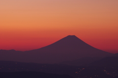 朝焼けの中の富士