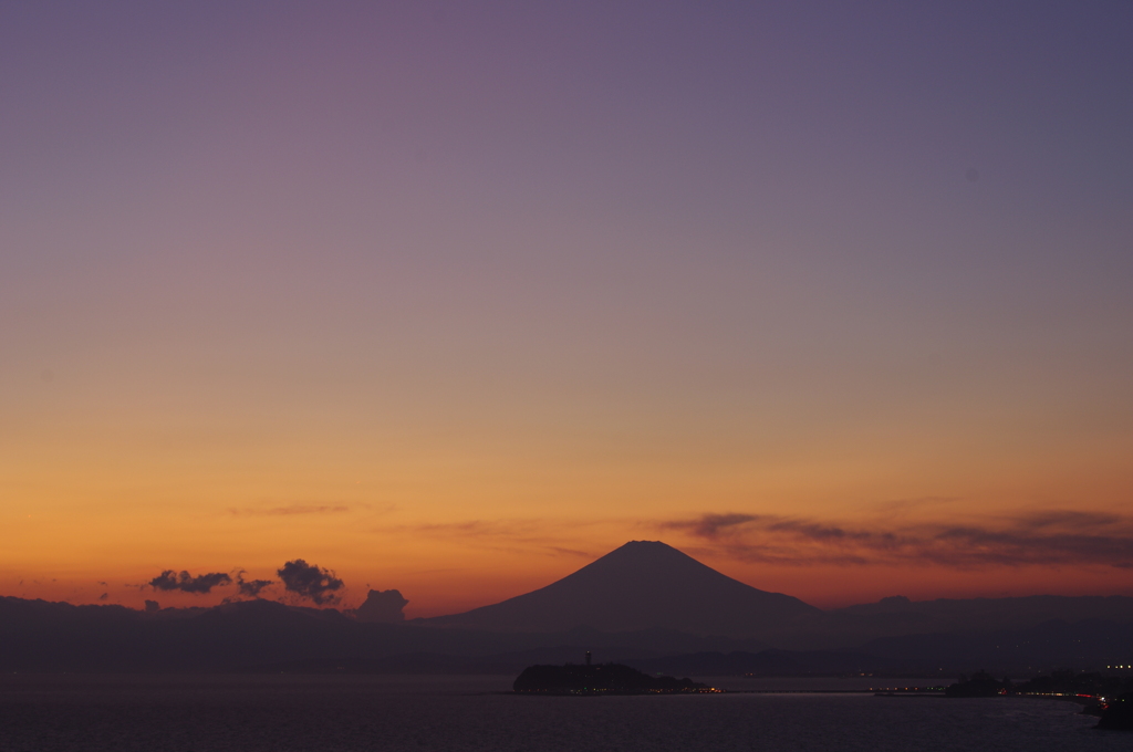 夕闇迫る相模灘