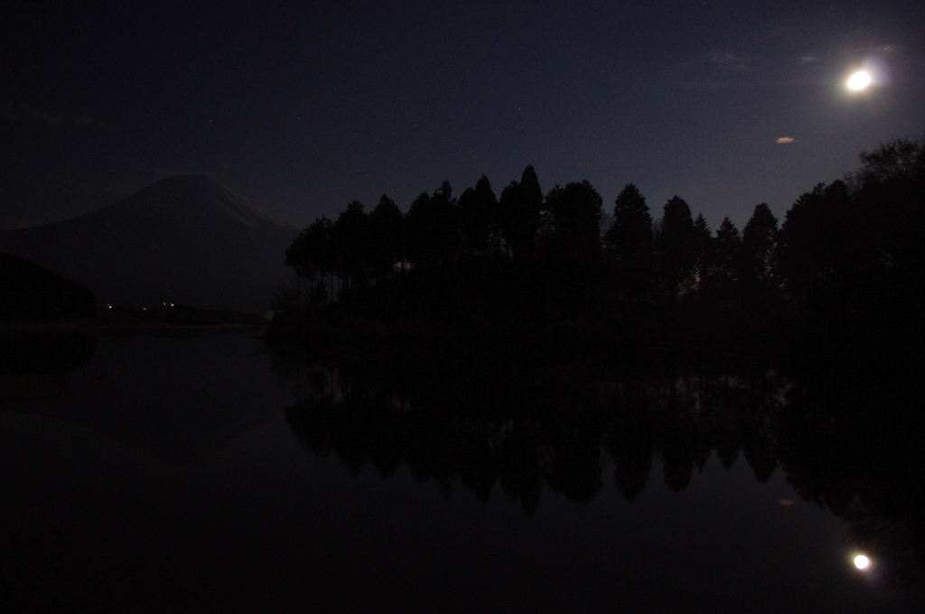 月と富士山