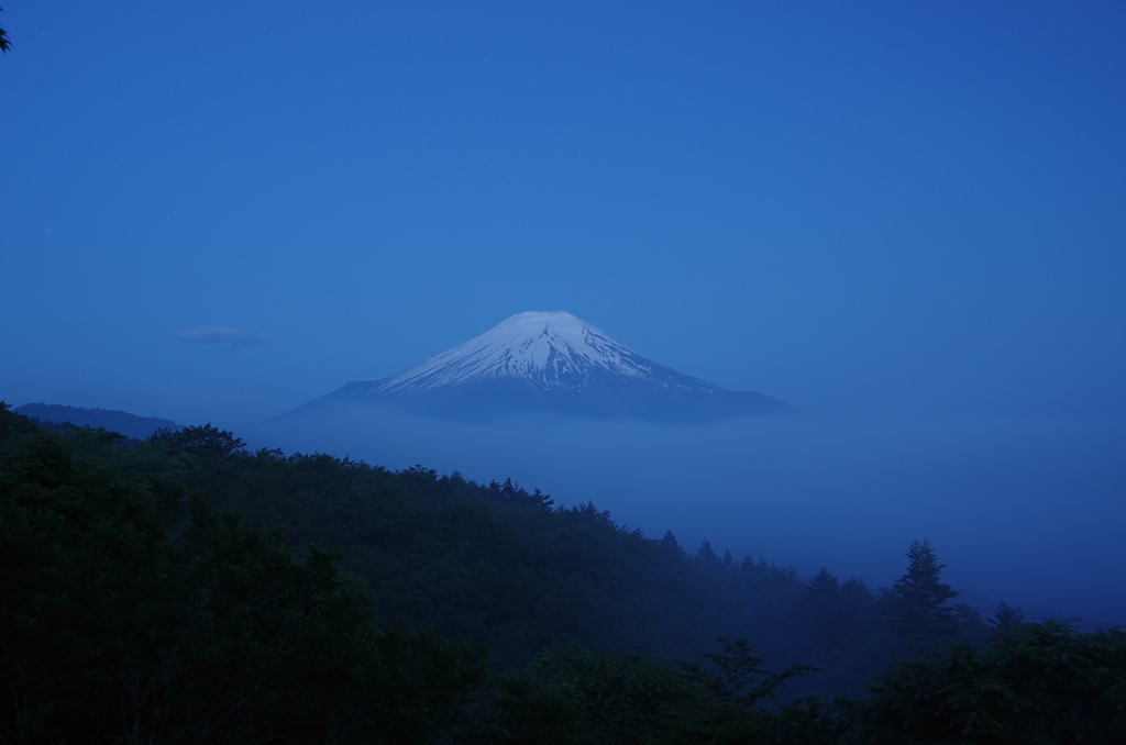 霧に浮かぶ