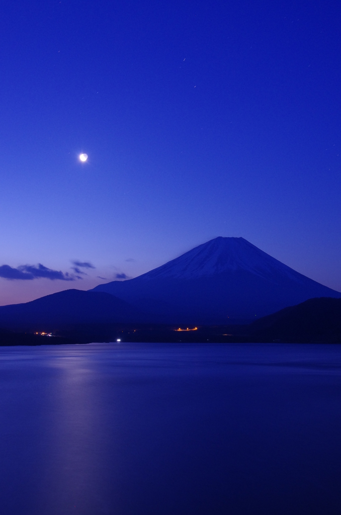 本栖湖の朝