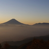 朝霧の上の富士山