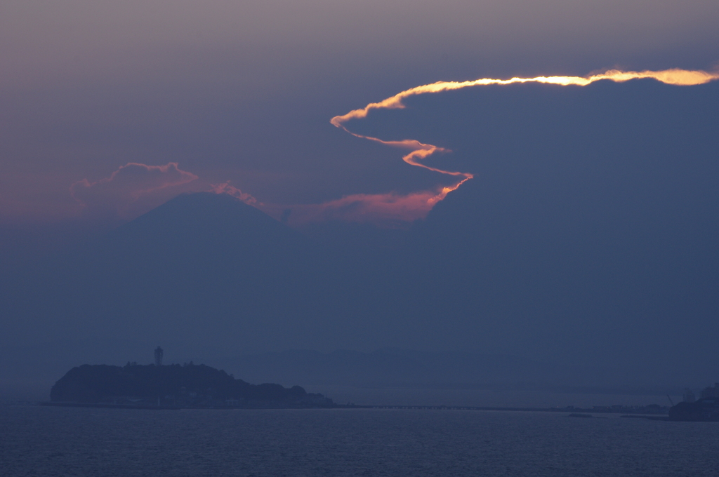 江ノ島と富士山