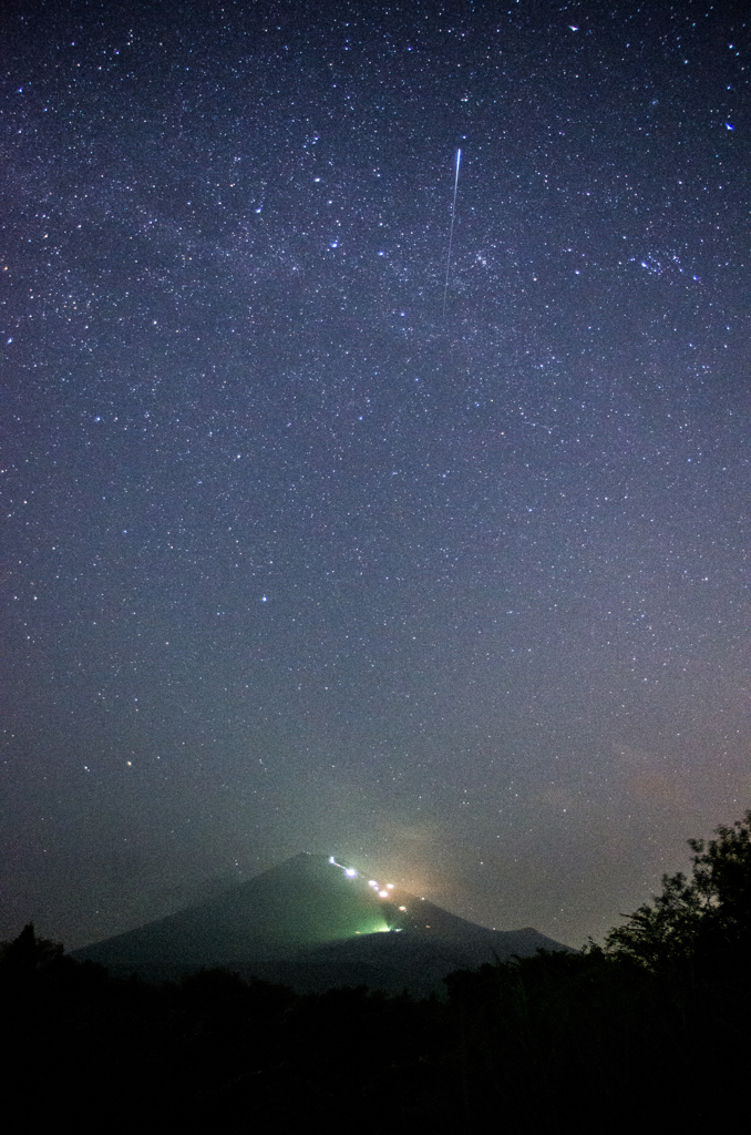 流星と富士山