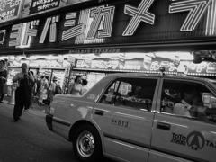 通り過ぎたタクシー