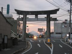 宝満山と鳥居