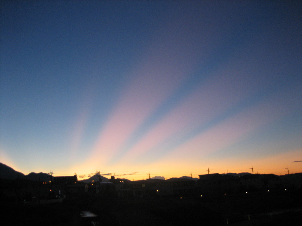 日の出前の空