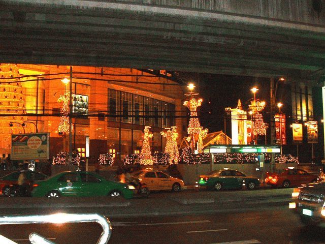 夜のエンポリウム