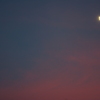 月と夕暮れ