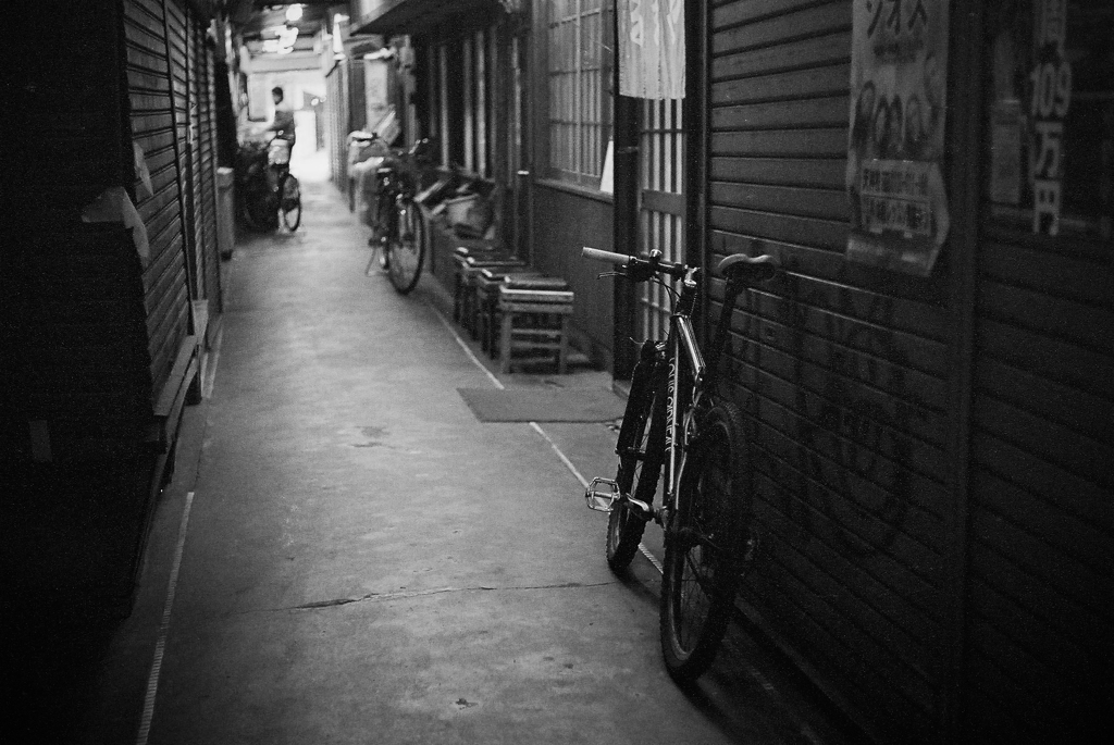 The narrow way of a market