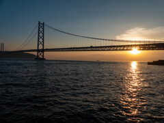 明石海峡大橋と夕陽