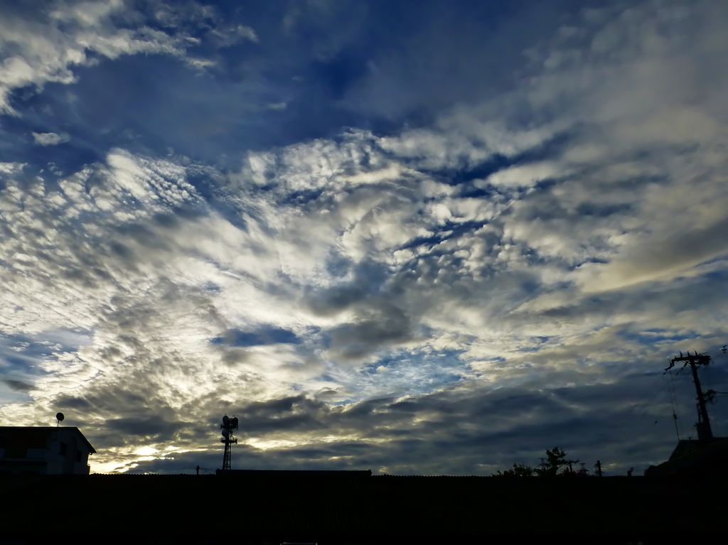 ダイナミックな朝の雲景