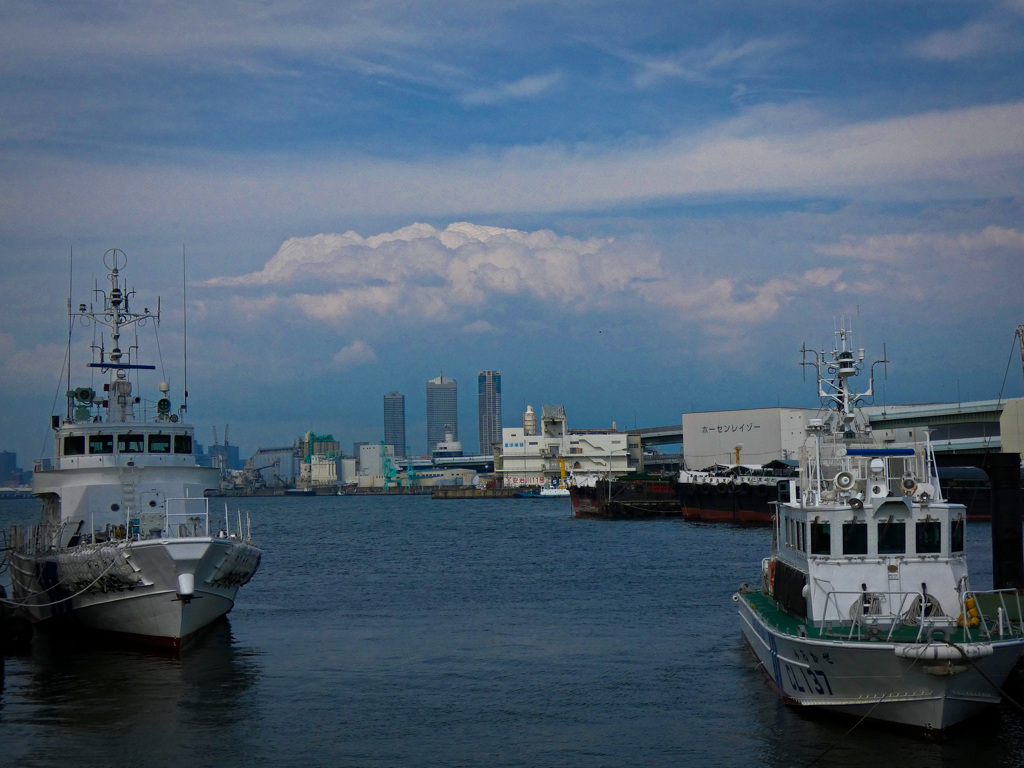 大阪港にて