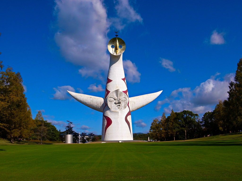 晩秋の太陽の塔