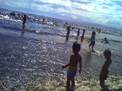 sea　and child.