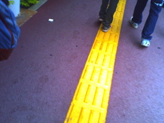 黄色の線
