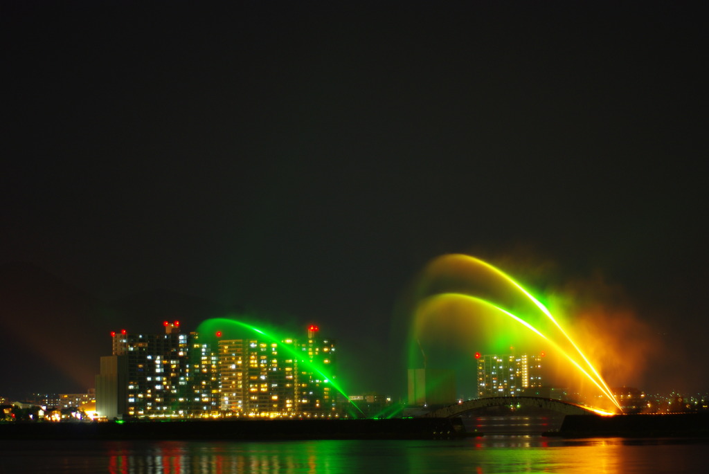 大津港の噴水