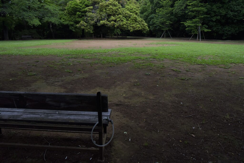 カギの掛かったベンチ