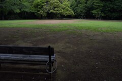 カギの掛かったベンチ