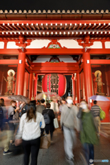 賑わう浅草