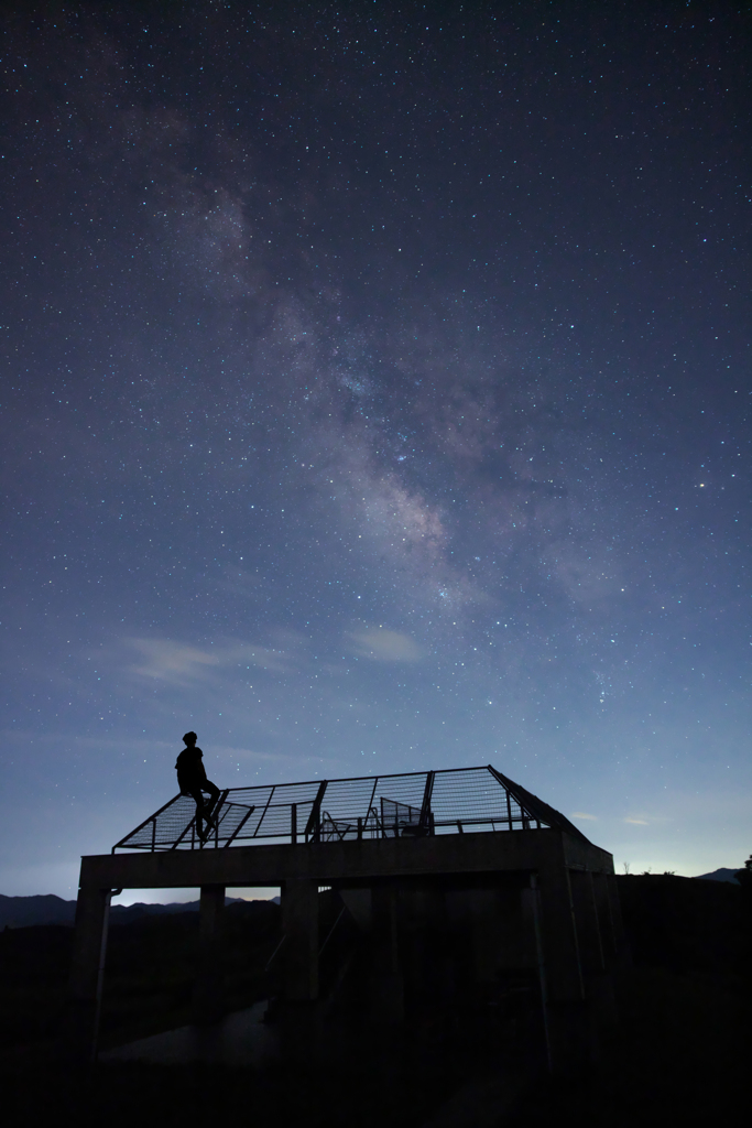 梅雨の中休みに星を見つめる