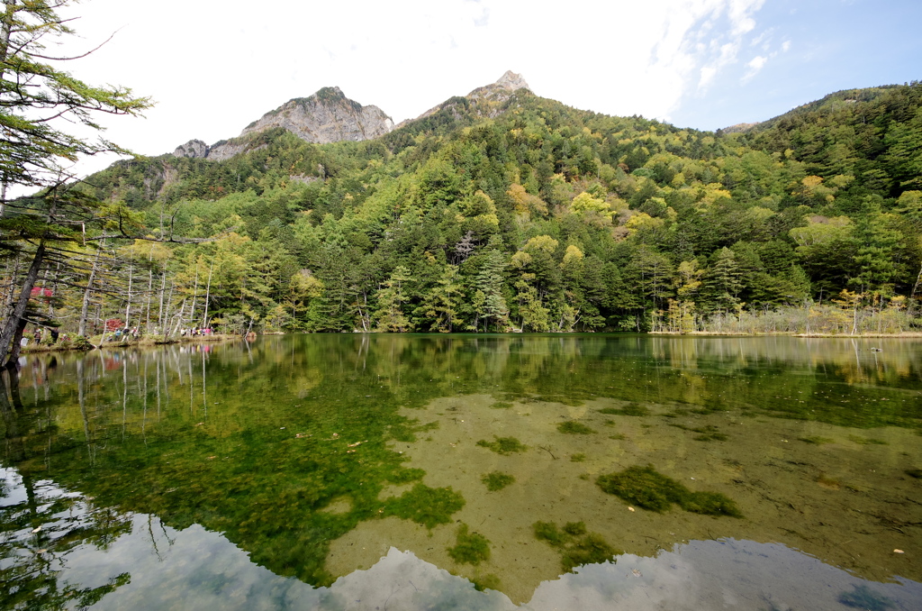 明神池と明神岳