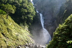 落差日本一の称名滝（富山県）