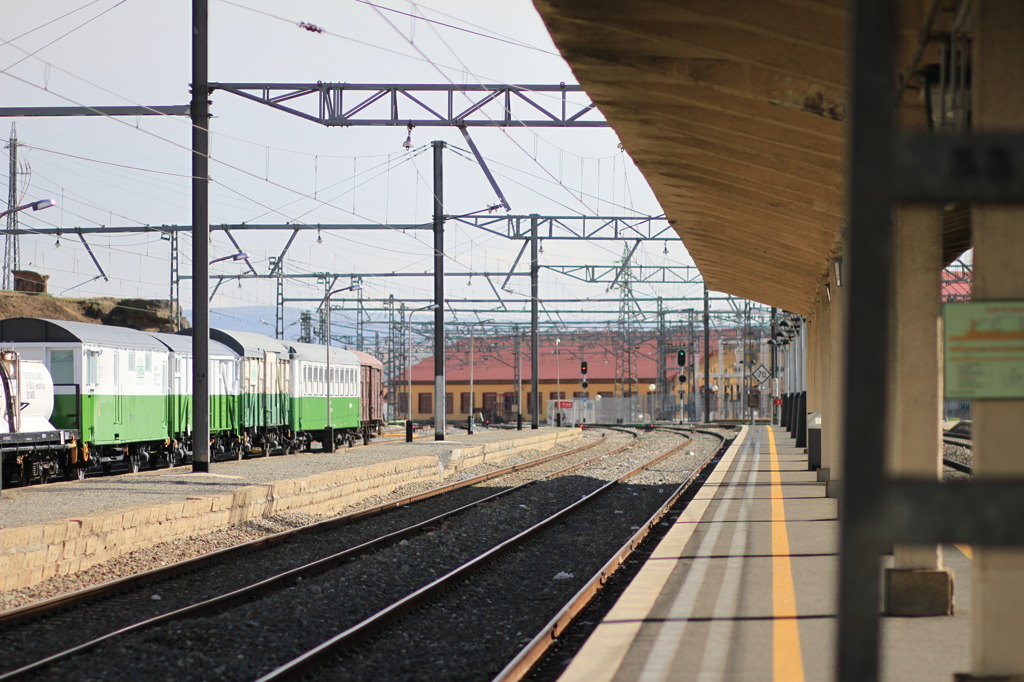 アビラ駅のホームにて