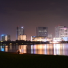 夏の夜の水辺