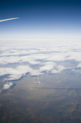 飛行機雲の影