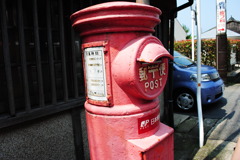 淡くて鮮やか、そんな赤色。