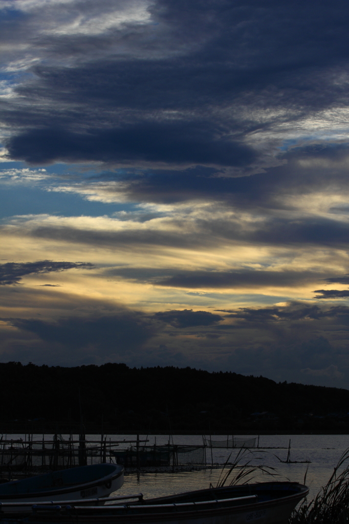 印旛沼・夕景　- 怪しげな雲 -