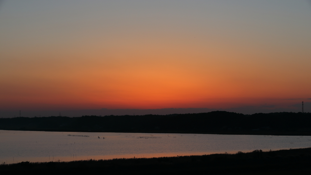 印旛沼・夕景　- 茜蒼の夕空 -