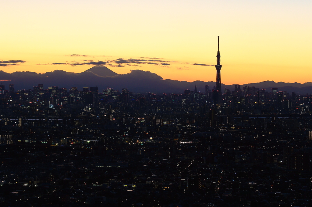 街の情景　- 夜の帳が下りる頃 -