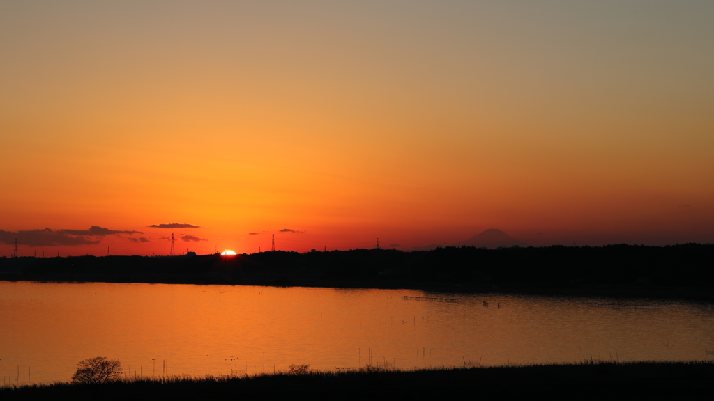 印旛沼・夕景　- 水面を染める落陽 -
