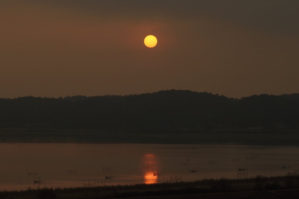 印旛沼・夕景　- 朧夕陽 -